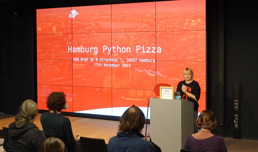 Picture of the opening slide at Python Pizza Hamburg with organiser and presenter Tereza